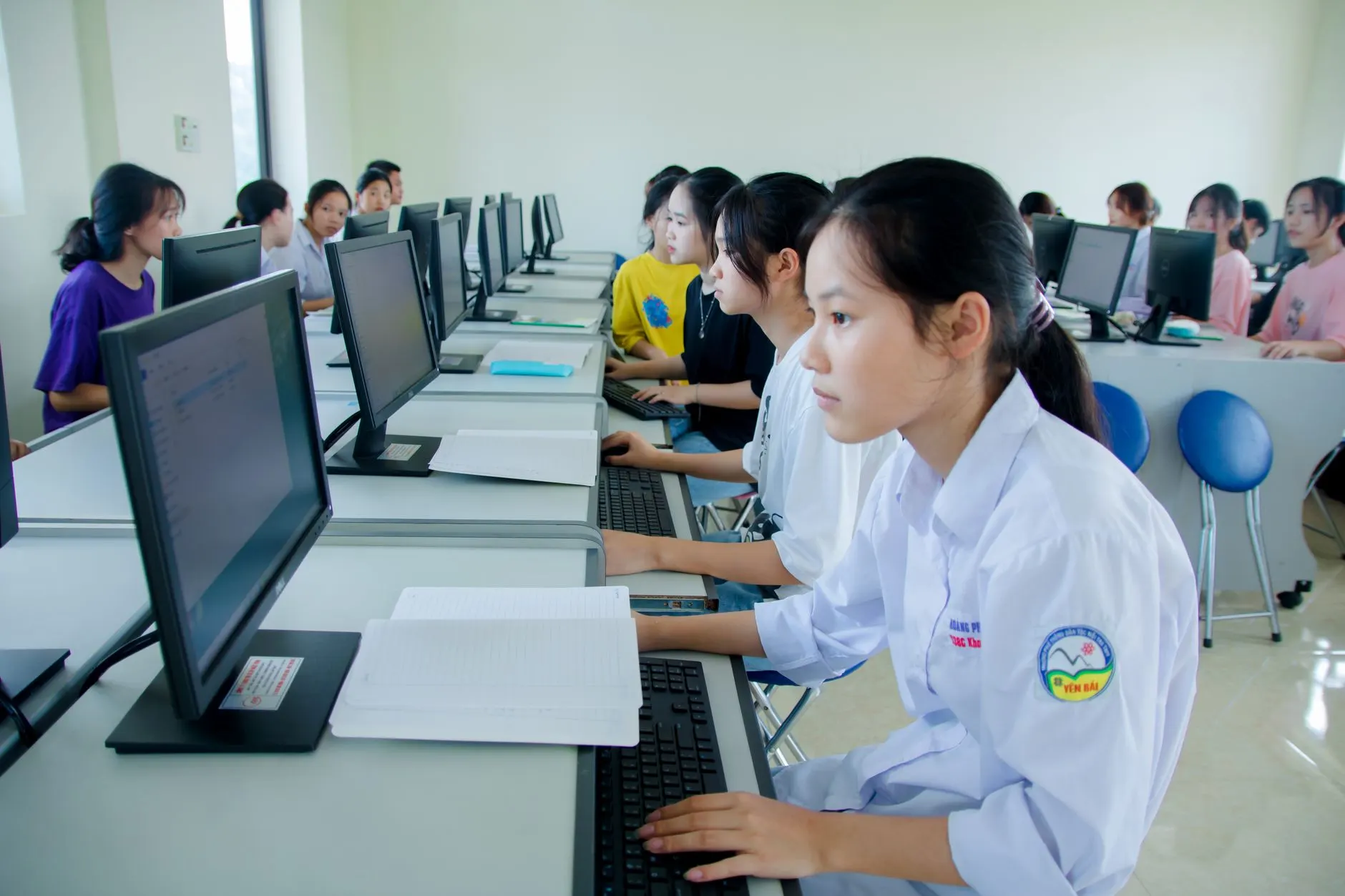 企业文档管理系统技术解析:文件归档与权限控制的核心实现机制